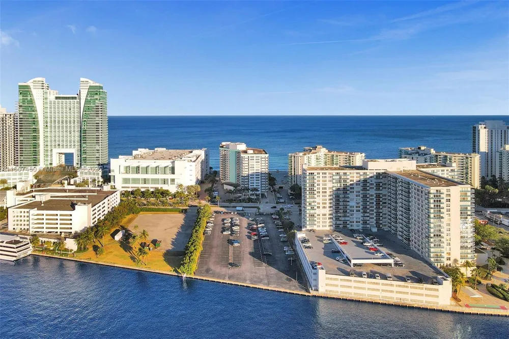 3725 S OCEAN DR #1506 Hollywood, FL 33019