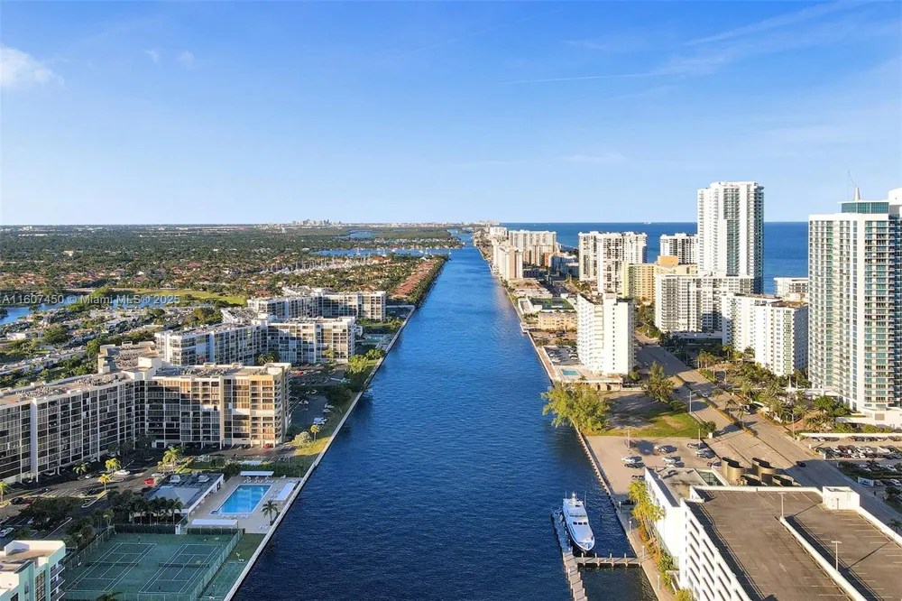 3725 S OCEAN DR #1506 Hollywood, FL 33019