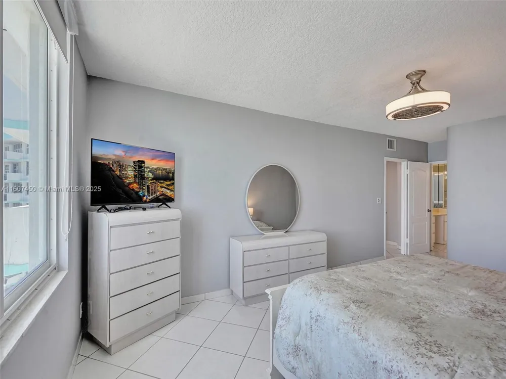 3725 S OCEAN DR #1506 Hollywood, FL 33019