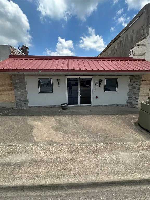 8 W Mesquite Avenue Rogers, TX 76569