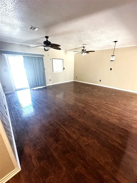 8 W Mesquite Avenue Rogers, TX 76569