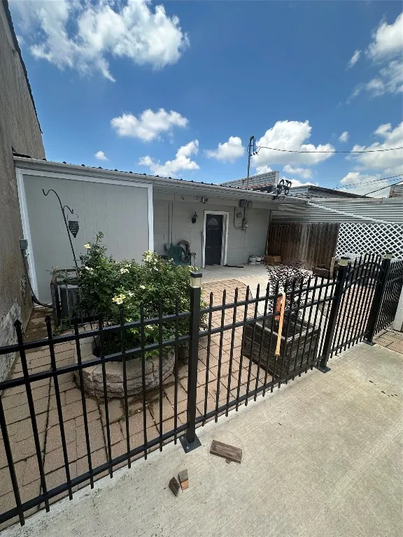 8 W Mesquite Avenue Rogers, TX 76569