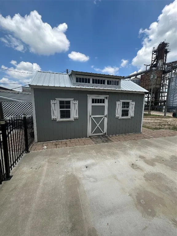8 W Mesquite Avenue Rogers, TX 76569