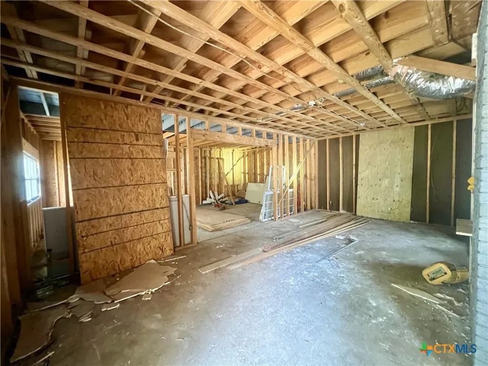 305 E Second Street Cuero, TX 77954