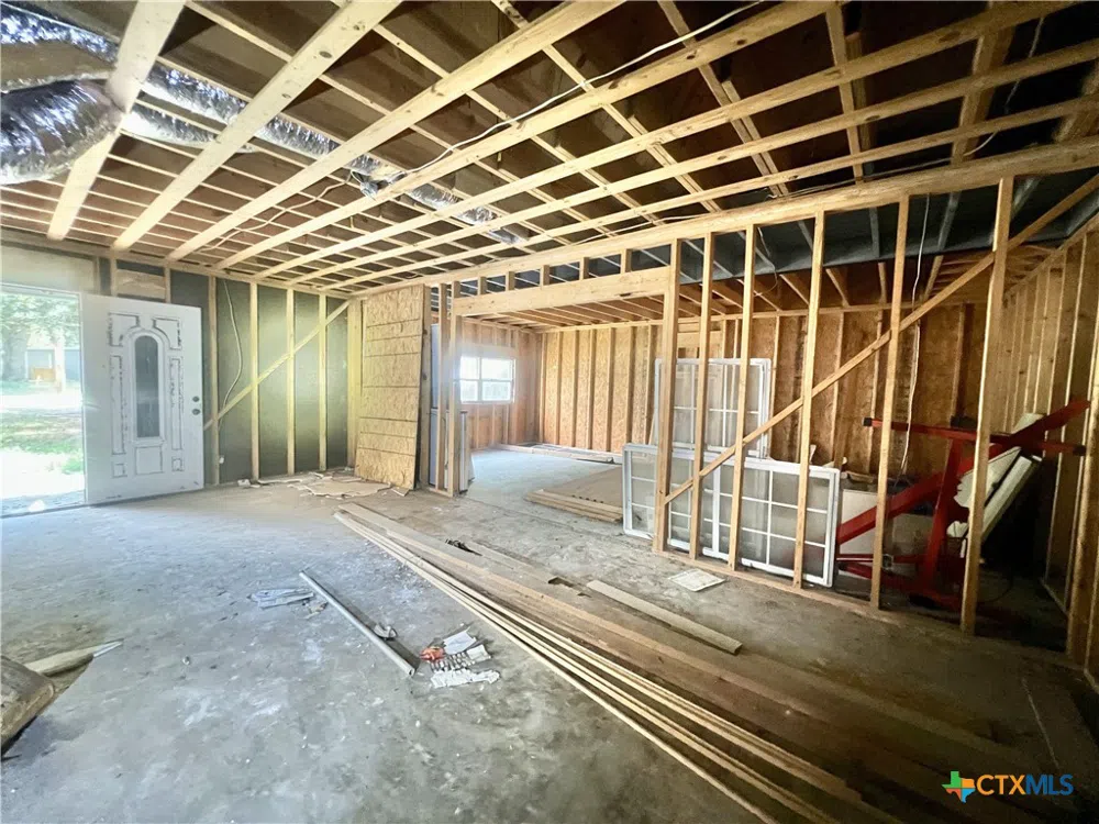 305 E Second Street Cuero, TX 77954