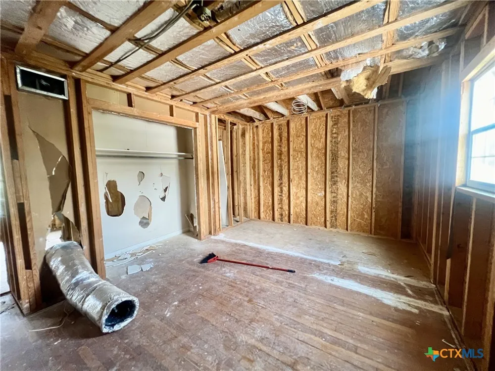 305 E Second Street Cuero, TX 77954