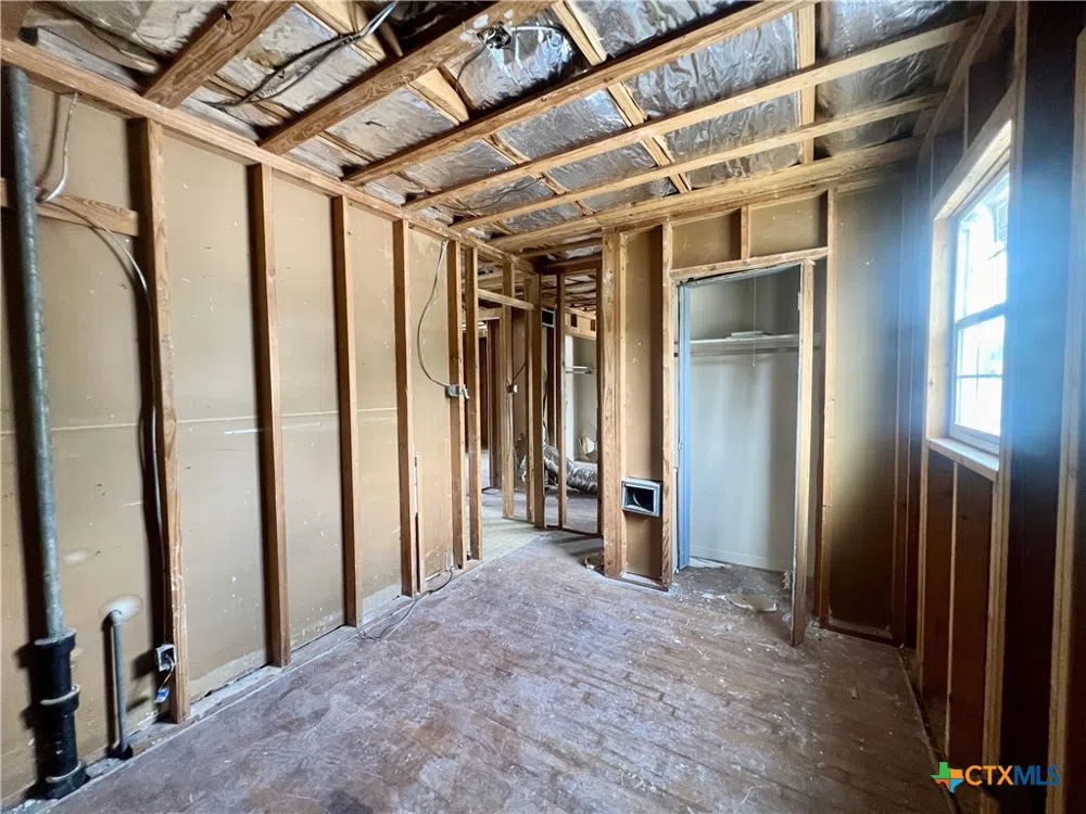 305 E Second Street Cuero, TX 77954