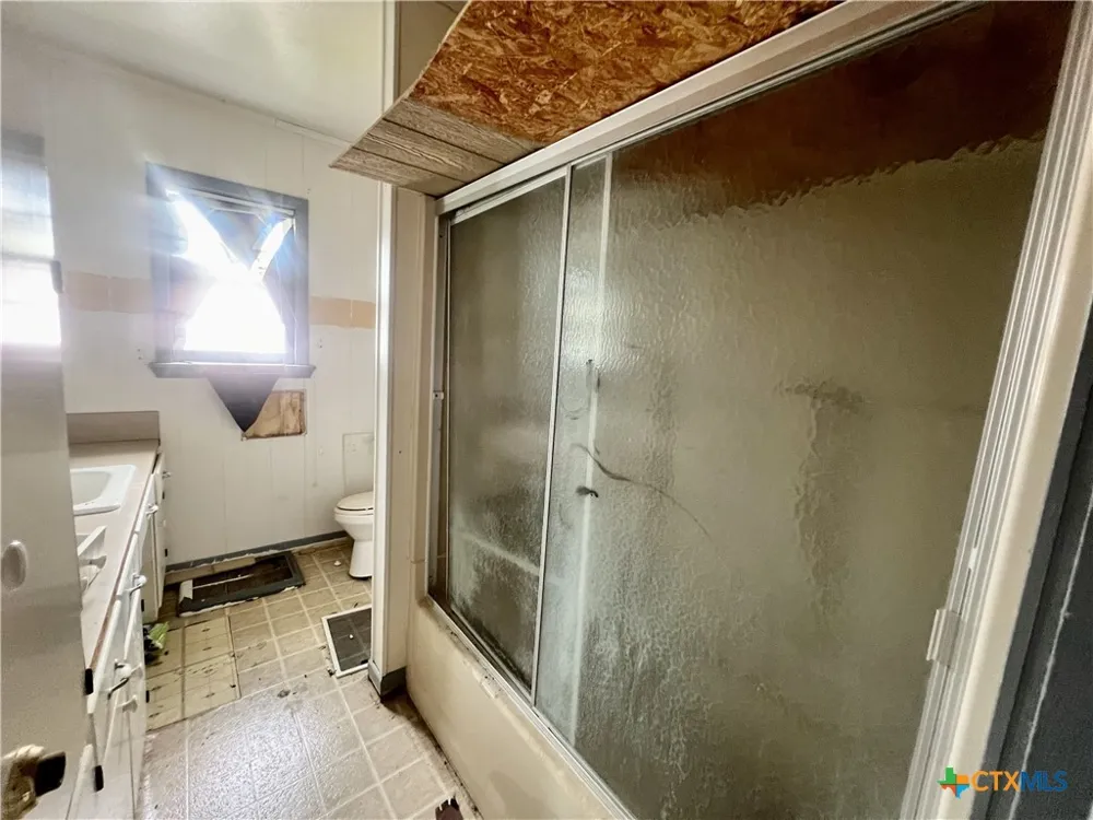 305 E Second Street Cuero, TX 77954