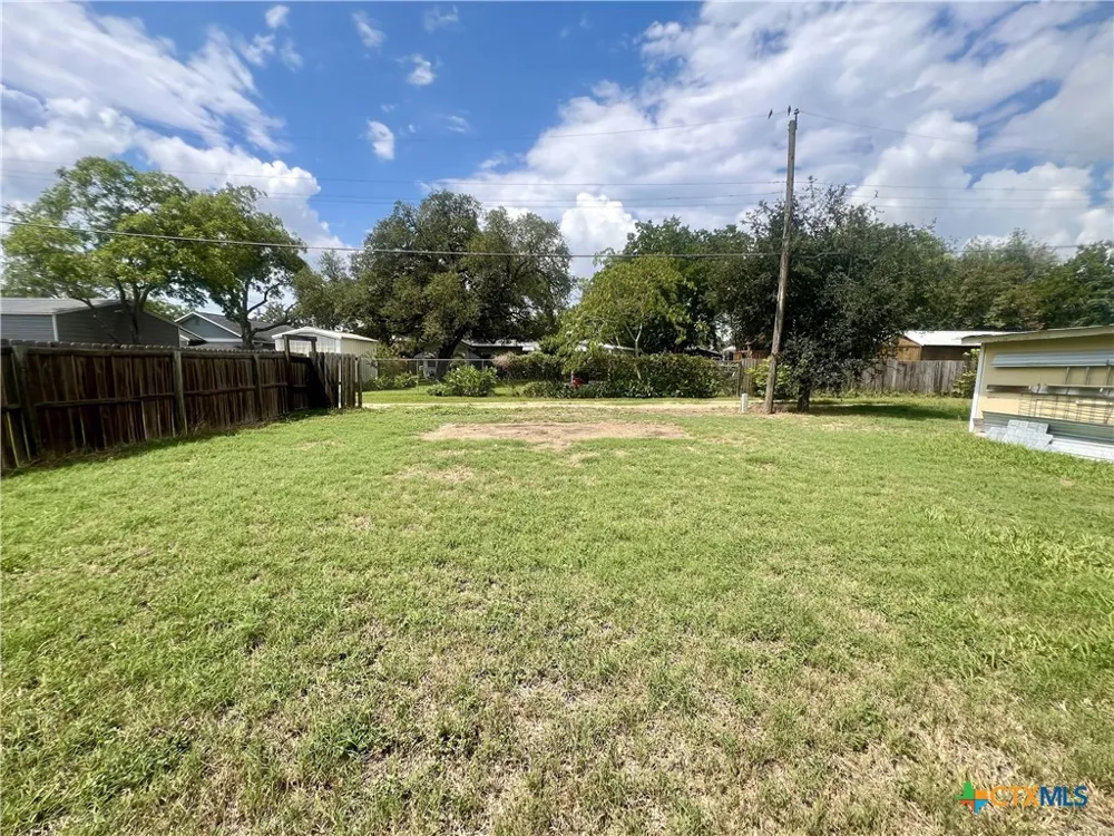 305 E Second Street Cuero, TX 77954