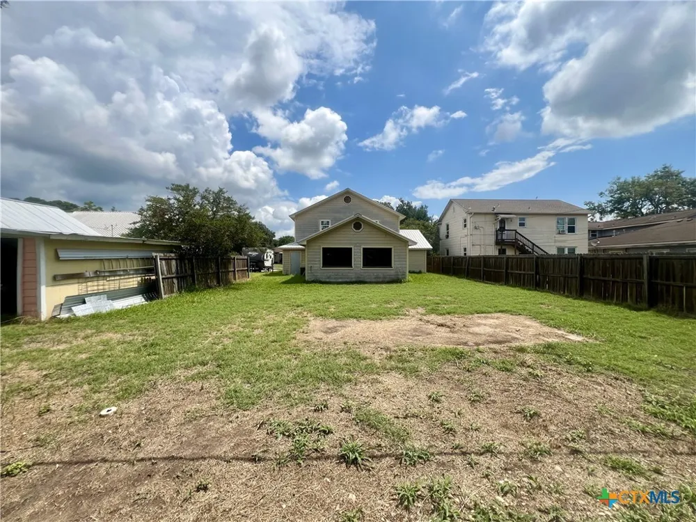 305 E Second Street Cuero, TX 77954