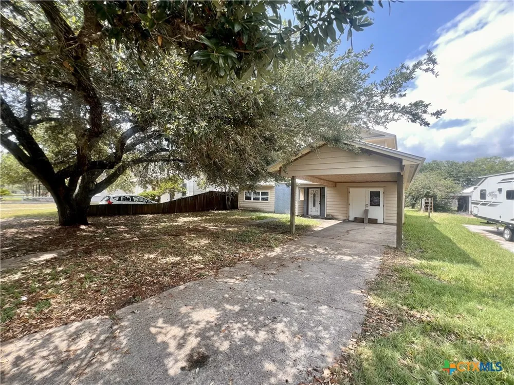 305 E Second Street Cuero, TX 77954
