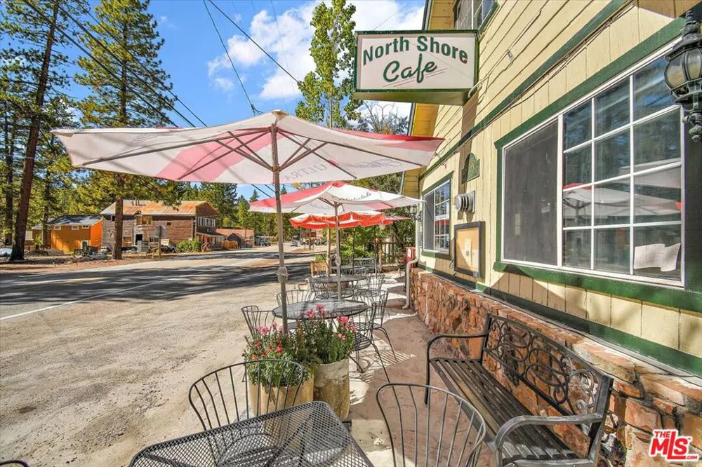 39226 Shore Drive Fawnskin, CA 92333