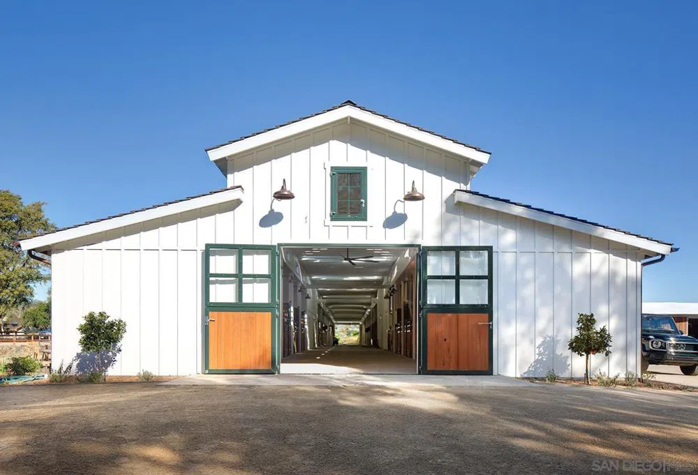 16147 Via De Santa Fe Rancho Santa Fe, CA 92067