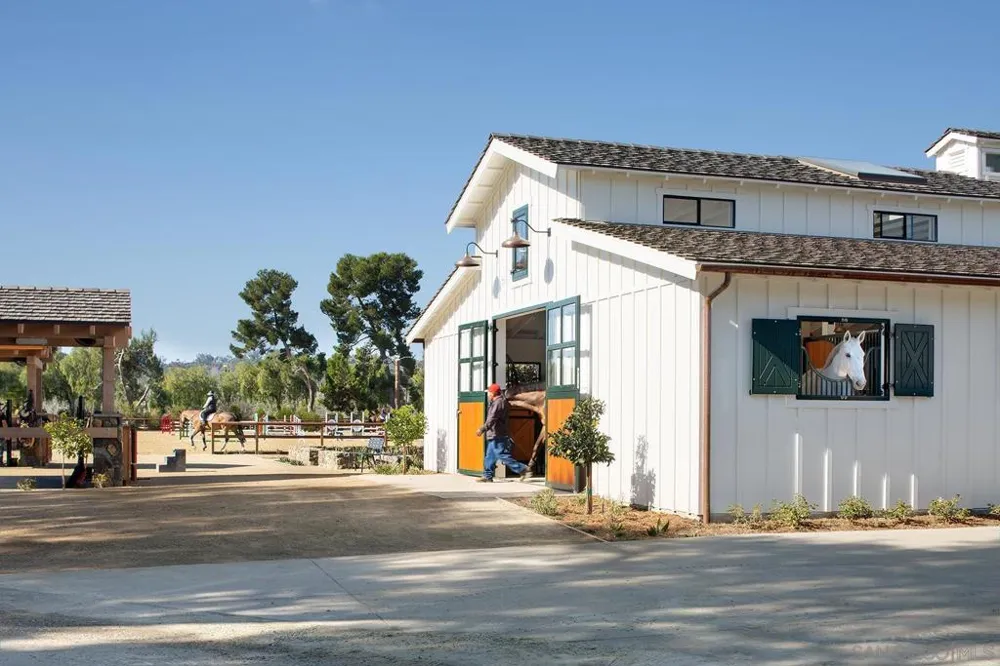 16147 Via De Santa Fe Rancho Santa Fe, CA 92067