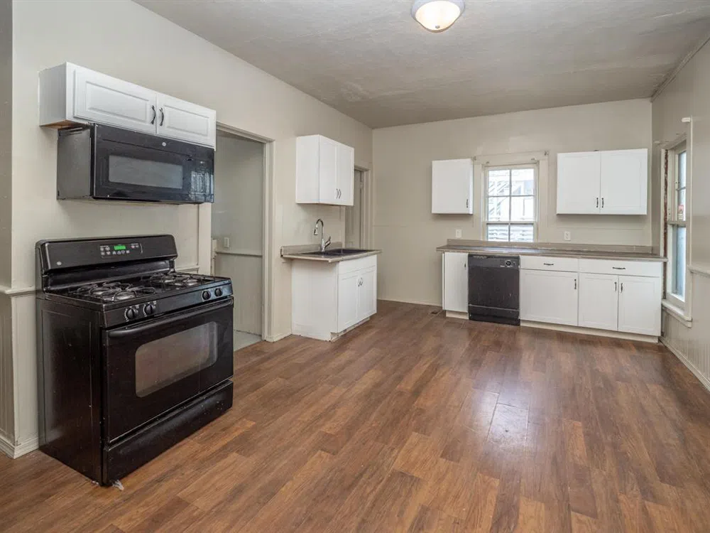 935 W Lovell Street Kalamazoo City, MI 49007