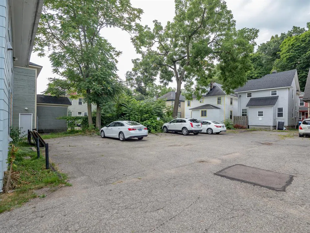 935 W Lovell Street Kalamazoo City, MI 49007