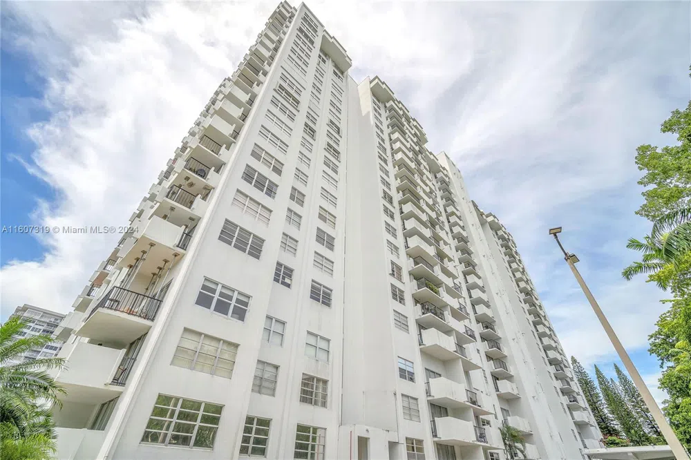 2780 NE 183rd St #1601 Aventura, FL 33160