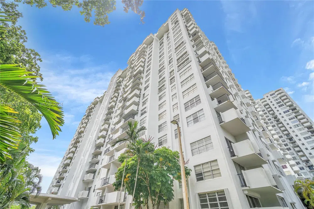 2780 NE 183rd St #1601 Aventura, FL 33160