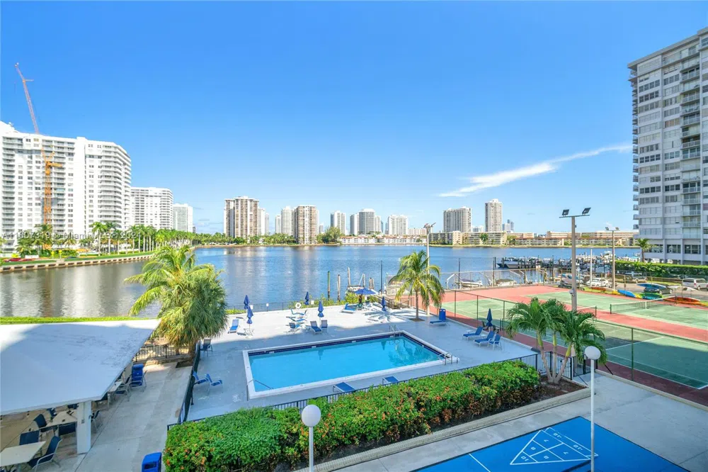 2780 NE 183rd St #1601 Aventura, FL 33160