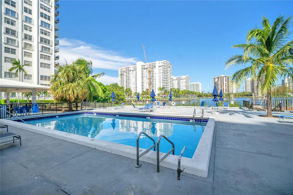 2780 NE 183rd St #1601 Aventura, FL 33160