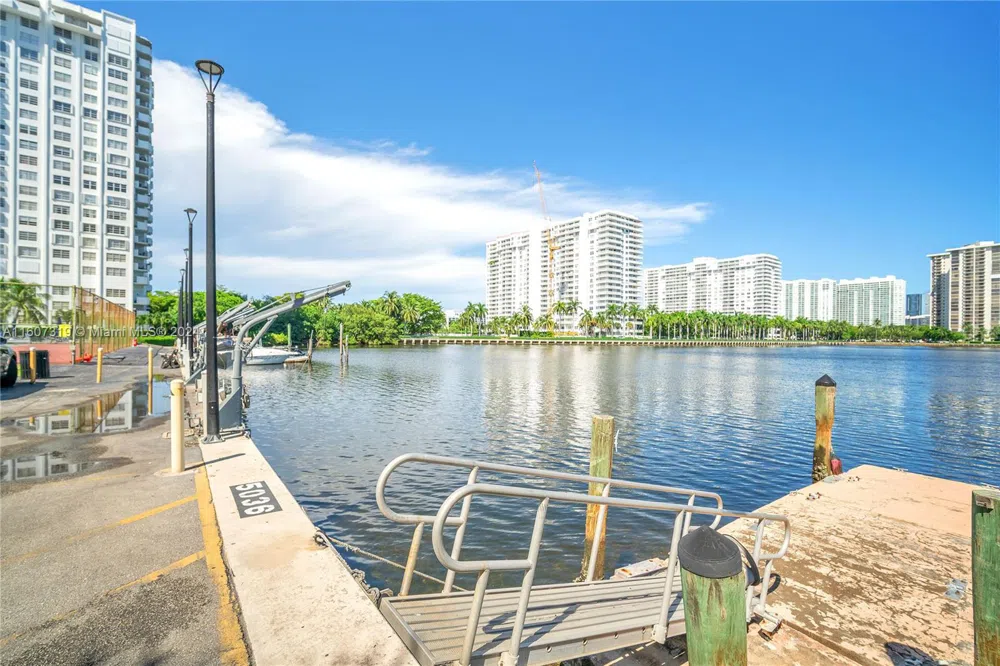 2780 NE 183rd St #1601 Aventura, FL 33160