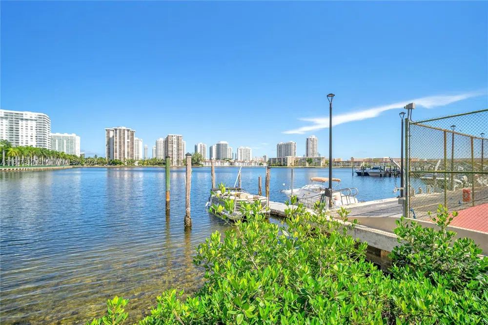 2780 NE 183rd St #1601 Aventura, FL 33160