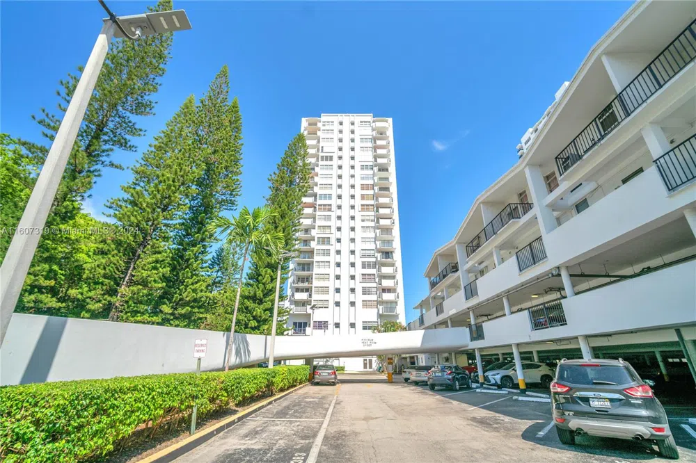 2780 NE 183rd St #1601 Aventura, FL 33160