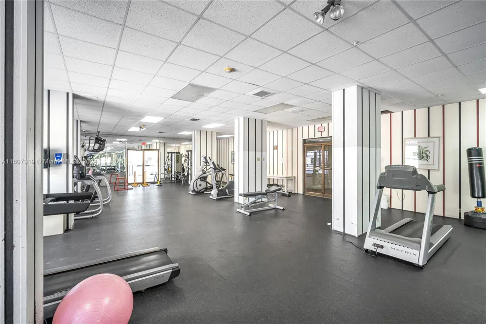 2780 NE 183rd St #1601 Aventura, FL 33160