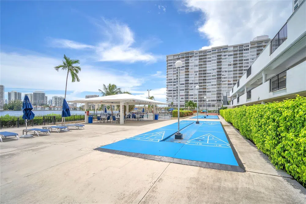 2780 NE 183rd St #1601 Aventura, FL 33160