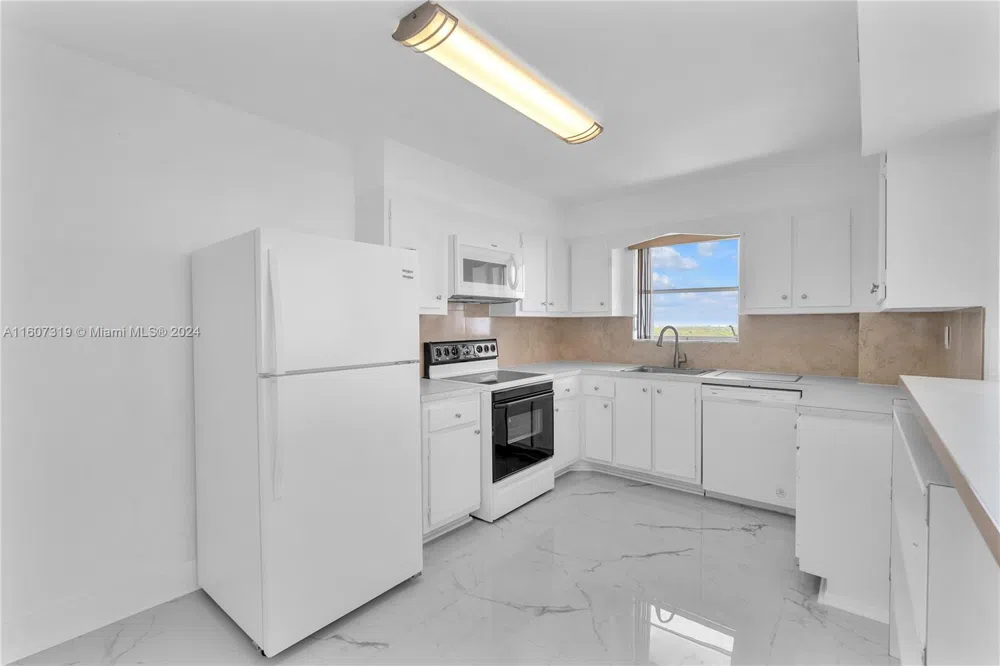 2780 NE 183rd St #1601 Aventura, FL 33160