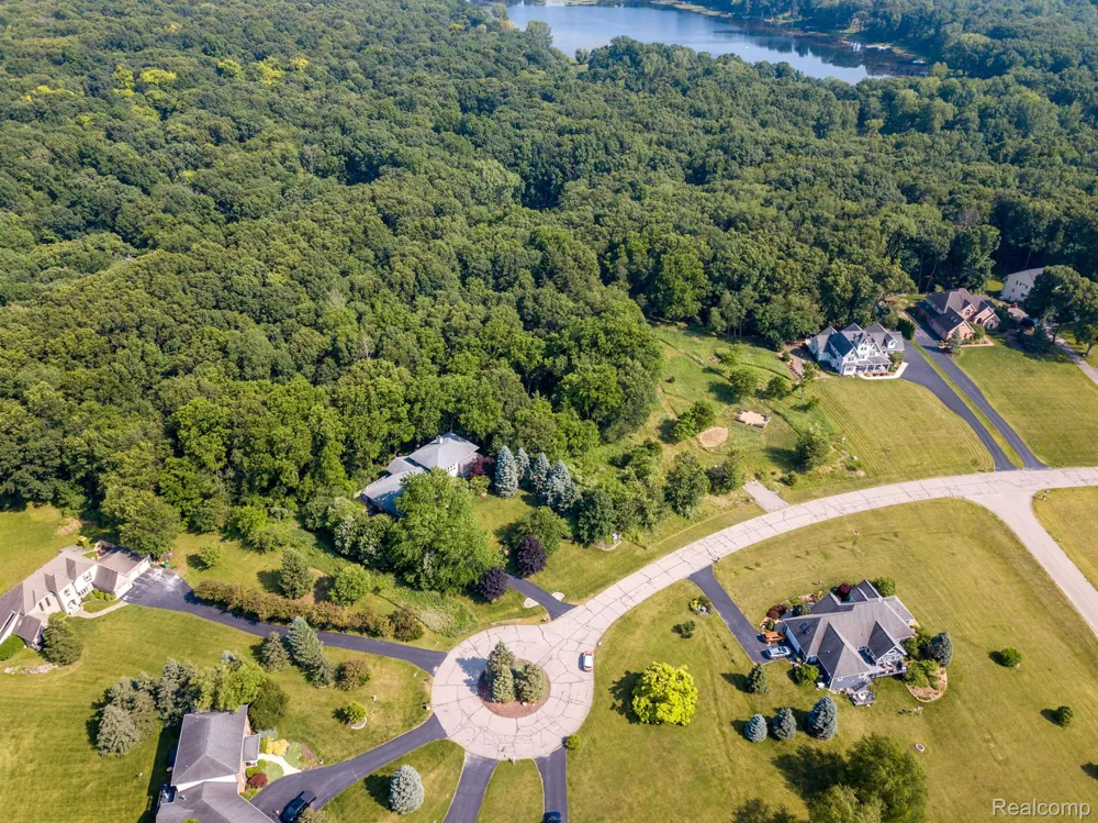 8045 TRAIL Ridge Webster Township, MI 48130