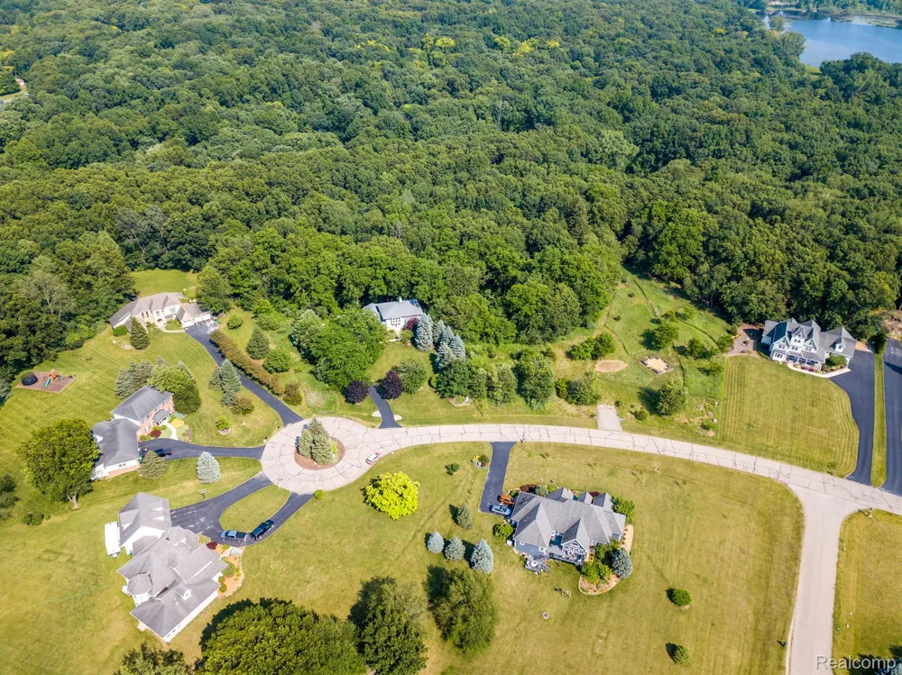 8045 TRAIL Ridge Webster Township, MI 48130