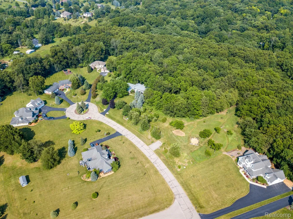 8045 TRAIL Ridge Webster Township, MI 48130