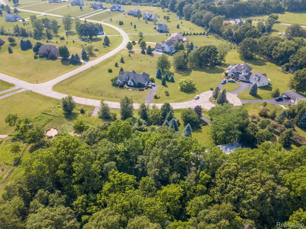 8045 TRAIL Ridge Webster Township, MI 48130