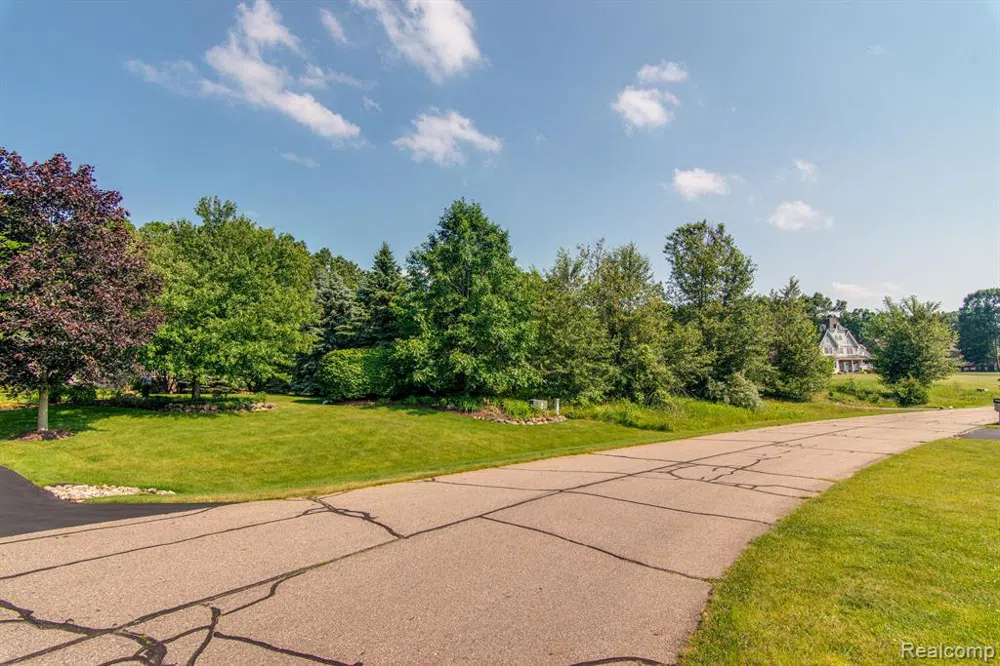 8045 TRAIL Ridge Webster Township, MI 48130