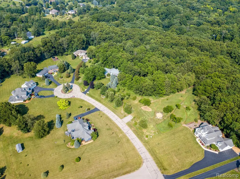 8045 TRAIL Ridge Webster Township, MI 48130