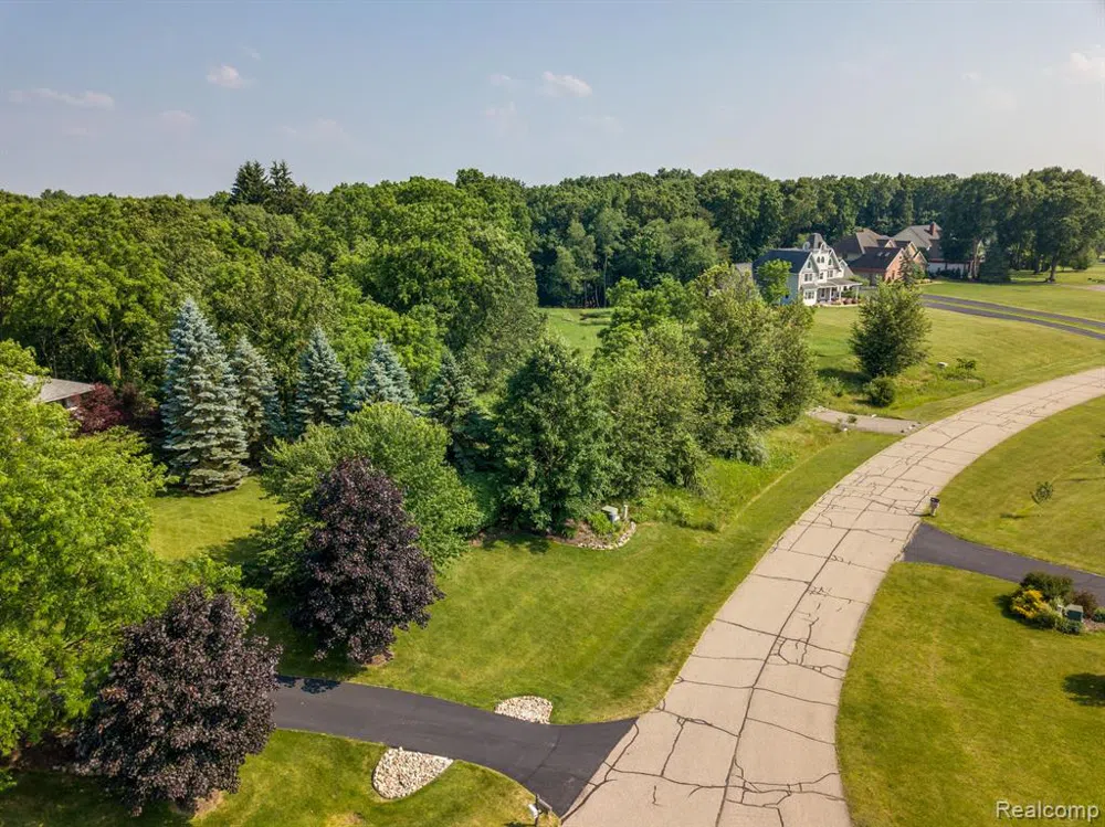 8045 TRAIL Ridge Webster Township, MI 48130