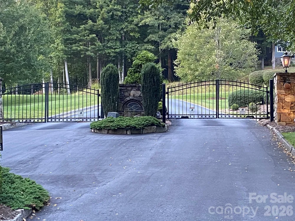 270 Somersby Parkway #8 Laurel Park, NC 28739