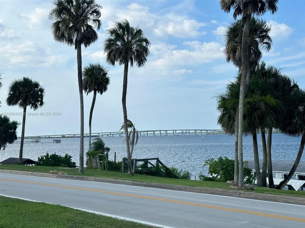 1613 Indian River Drive Cocoa, FL 32922
