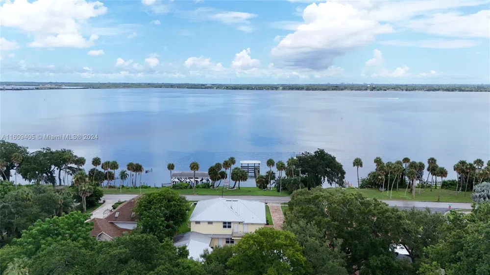 1613 Indian River Drive Cocoa, FL 32922