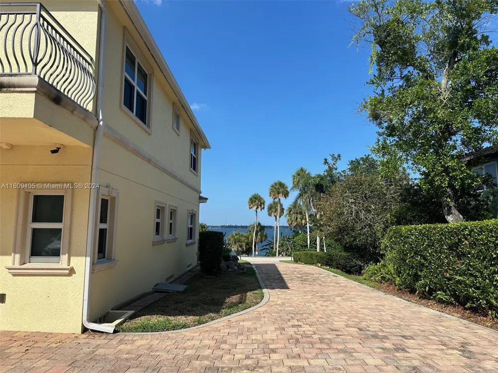 1613 Indian River Drive Cocoa, FL 32922