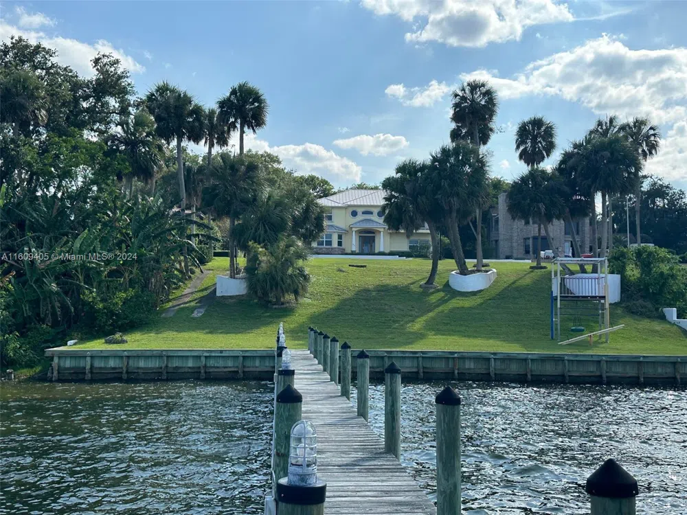 1613 Indian River Drive Cocoa, FL 32922