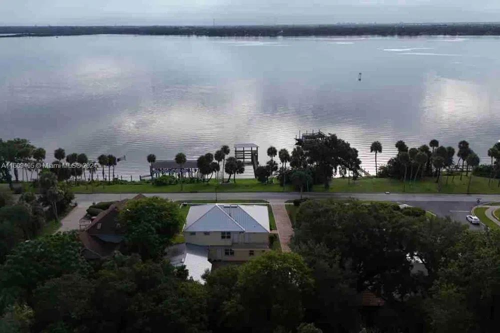 1613 Indian River Drive Cocoa, FL 32922