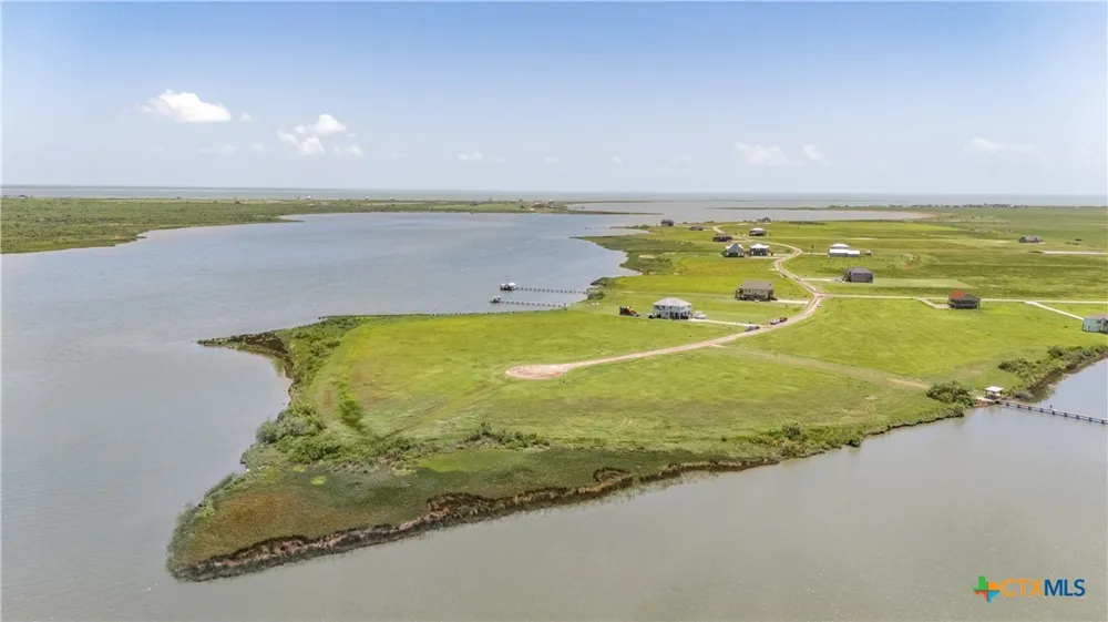 18 Bay Drive Palacios, TX 77465