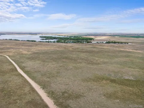 R8977763