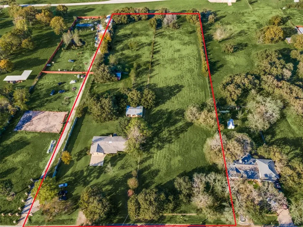 1425 Swiney Hiett Road Kennedale, TX 76060