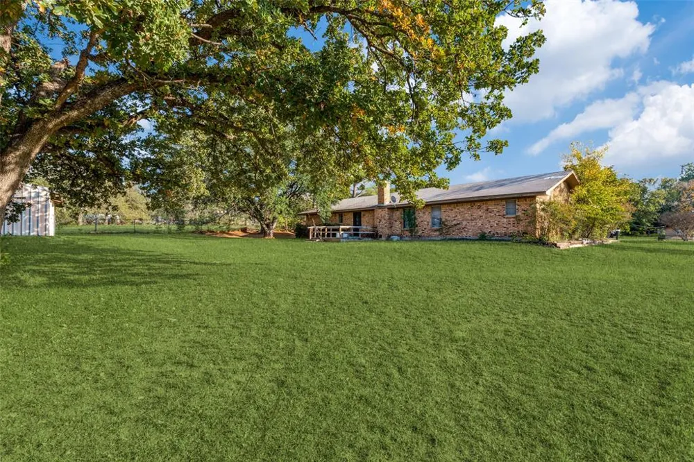 1425 Swiney Hiett Road Kennedale, TX 76060