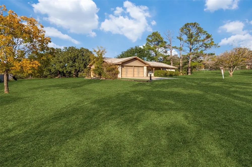 1425 Swiney Hiett Road Kennedale, TX 76060
