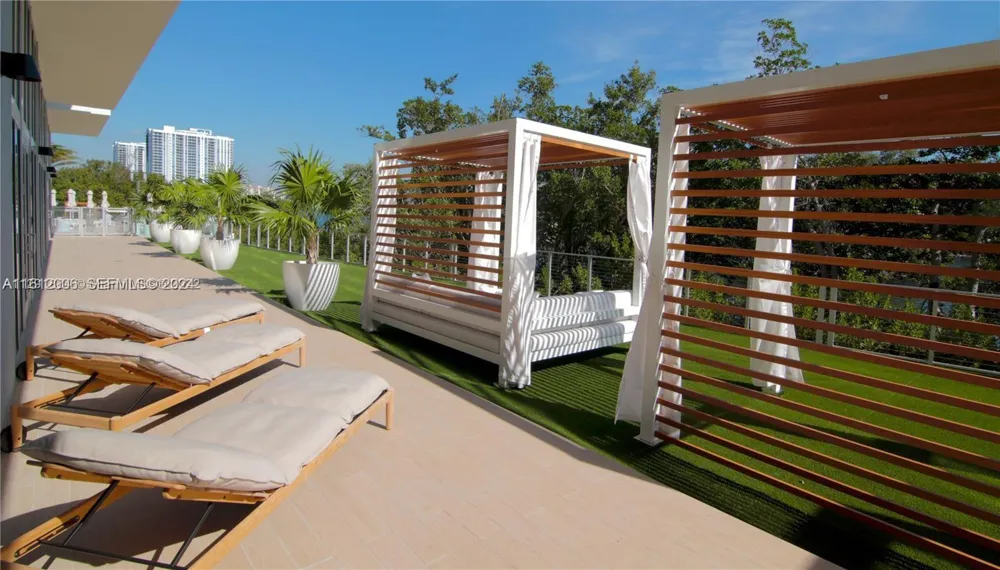 16385 Biscayne Blvd #1418 North Miami Beach, FL 33160