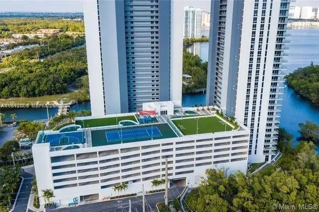 16385 Biscayne Blvd #1418 North Miami Beach, FL 33160
